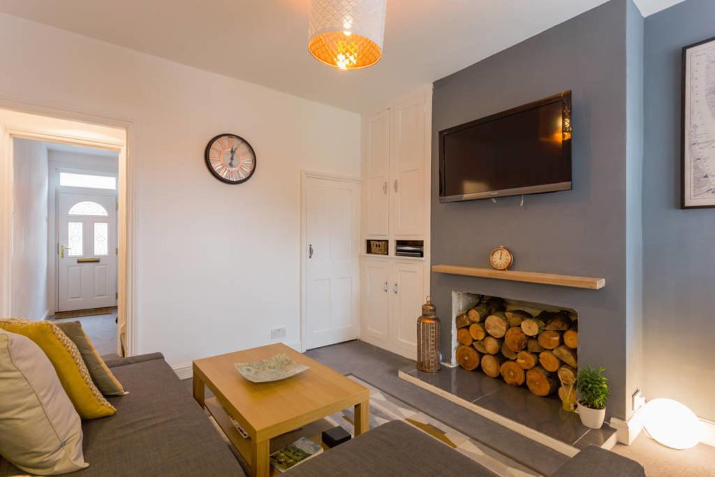 Ashton House - Stylish 2 Bedroom House, Close To Luton Town Center & Airport Ngoại thất bức ảnh