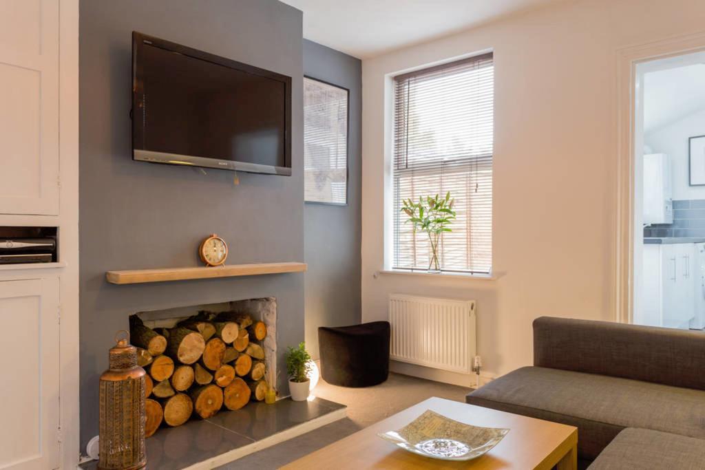 Ashton House - Stylish 2 Bedroom House, Close To Luton Town Center & Airport Ngoại thất bức ảnh