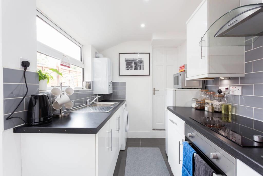 Ashton House - Stylish 2 Bedroom House, Close To Luton Town Center & Airport Ngoại thất bức ảnh