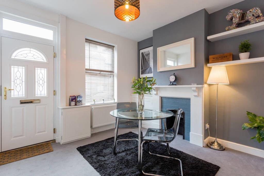 Ashton House - Stylish 2 Bedroom House, Close To Luton Town Center & Airport Ngoại thất bức ảnh