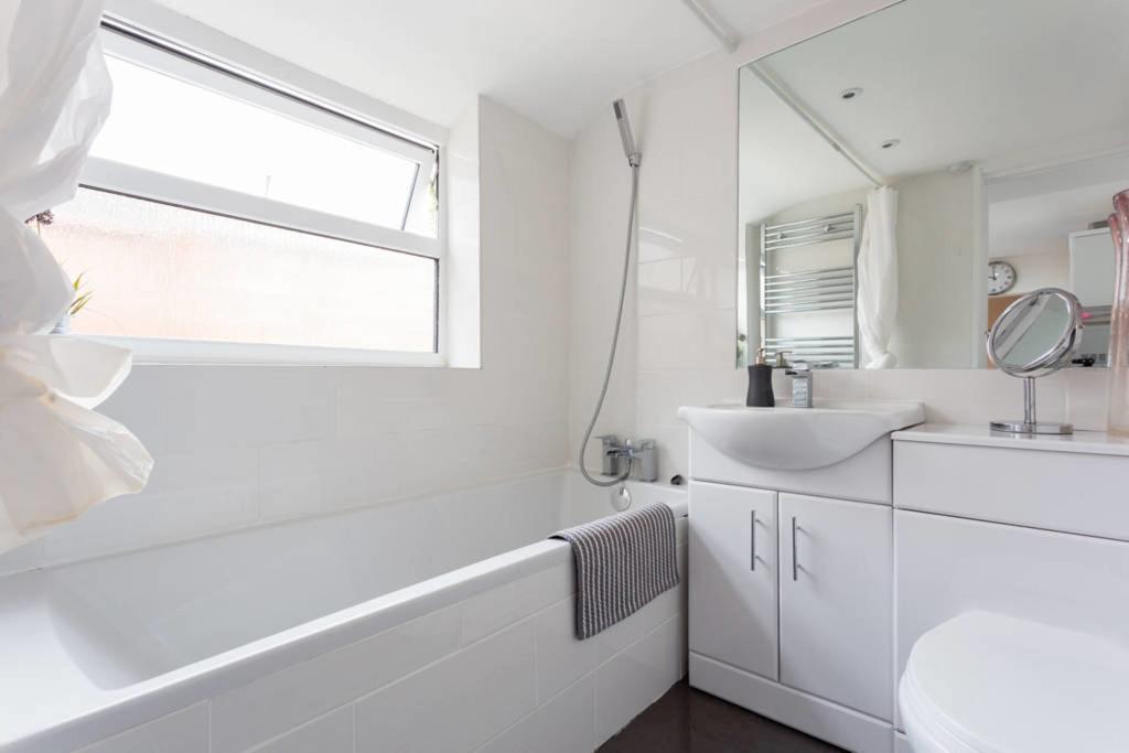 Ashton House - Stylish 2 Bedroom House, Close To Luton Town Center & Airport Ngoại thất bức ảnh